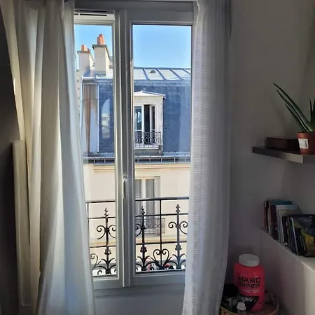 A Typical Parisian Flat In An Haussmann Building Pansiyon